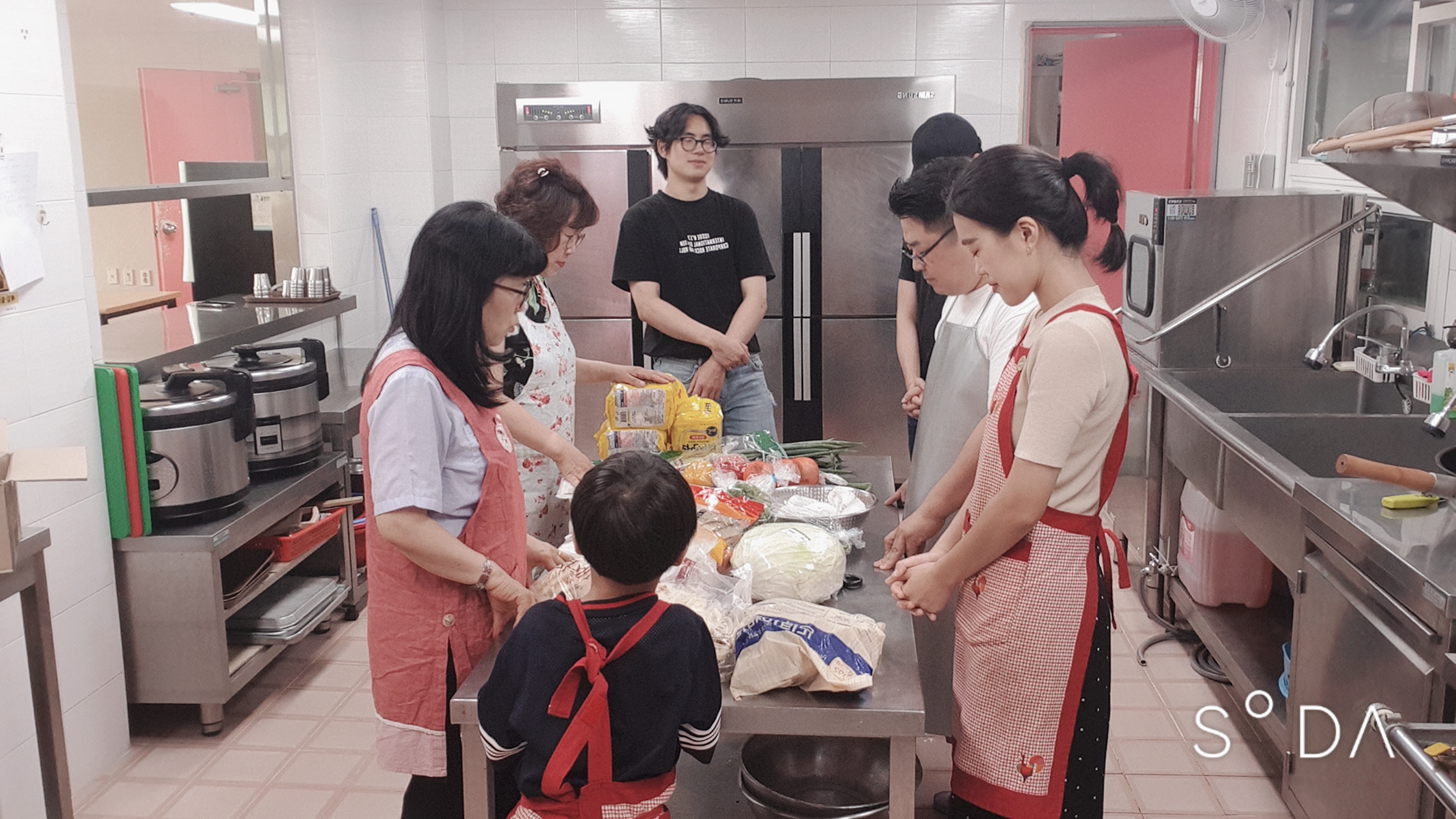 2019년 8월 5일 사랑고리선교회 에서 맛있는 떡볶이와 즐거운 공연할동을 했습니다